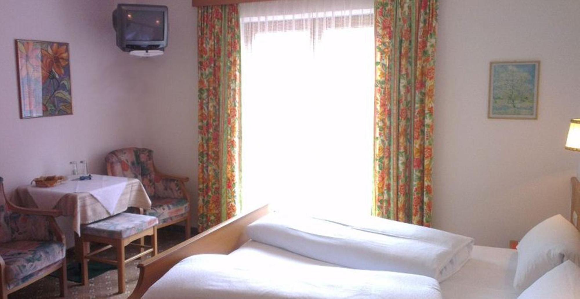 Haus Monika Und Haus Claudia Hotel Mayrhofen Room photo
